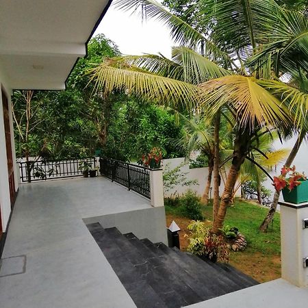 Hikka Lagoon Hikkaduwa Bagian luar foto