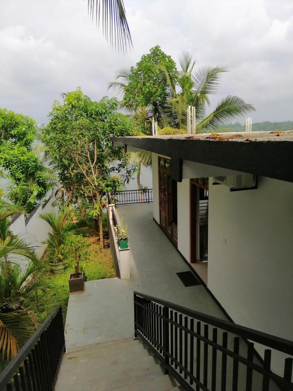 Hikka Lagoon Hikkaduwa Bagian luar foto